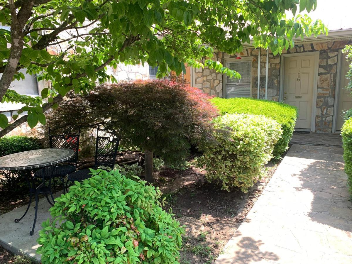 Phillips Historic Motel & Cottages 로빈스빌 외부 사진